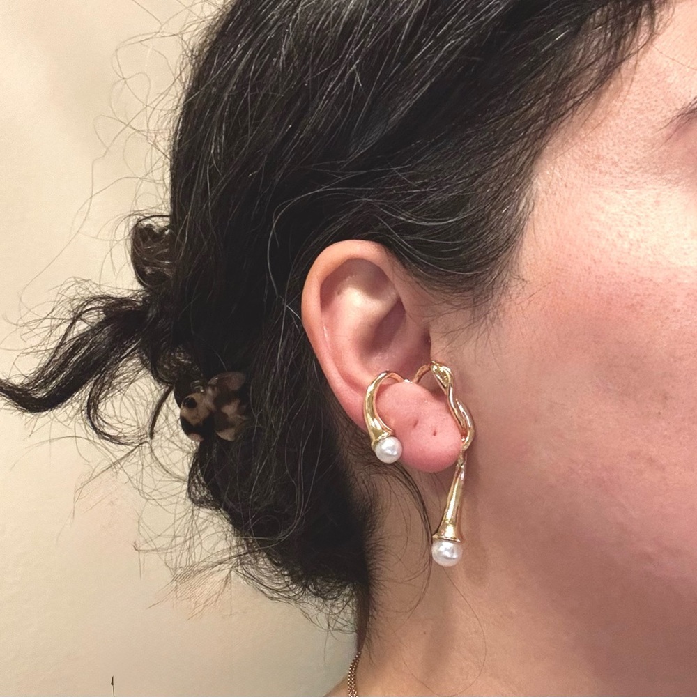 Elegant Gold and Pearl Cuff Earring - Picture 8 of 9